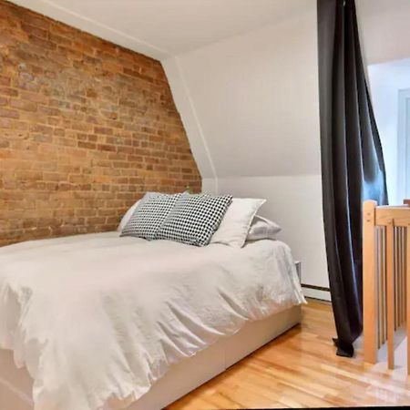 Golden Cross // Typical Old Quebec Appartement Экстерьер фото