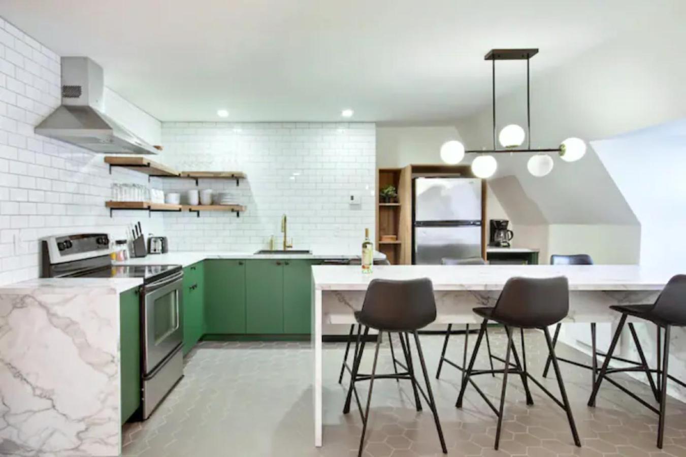 Golden Cross // Typical Old Quebec Appartement Экстерьер фото