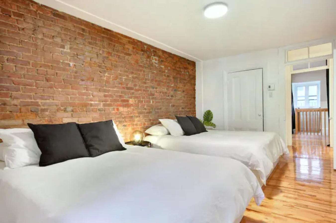 Golden Cross // Typical Old Quebec Appartement Экстерьер фото