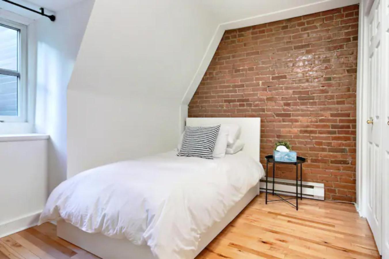 Golden Cross // Typical Old Quebec Appartement Экстерьер фото