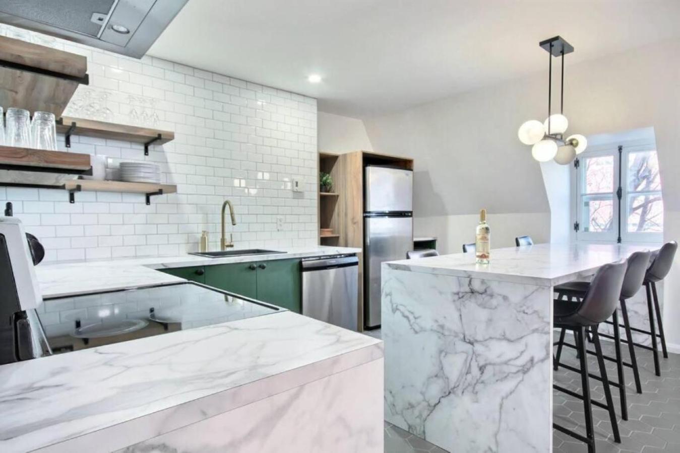 Golden Cross // Typical Old Quebec Appartement Экстерьер фото